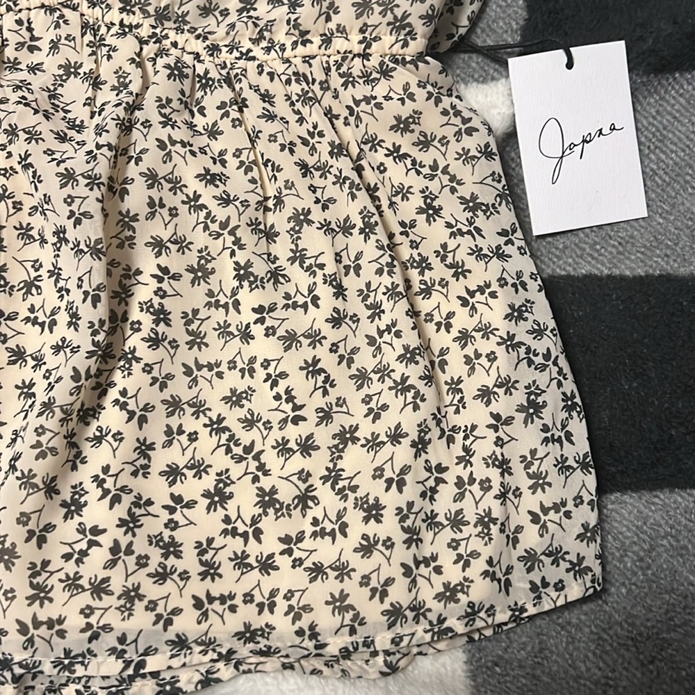 Japna Spaghetti Strap Tie Back Blouse. Size Small. Cream/Tan and Black floral - Picture 4 of 12